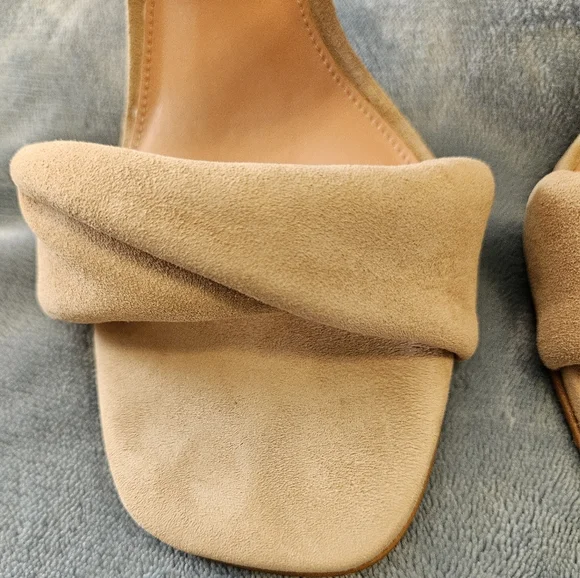 Vince Camuto Andrequa Sandal - Picture 10 of 13